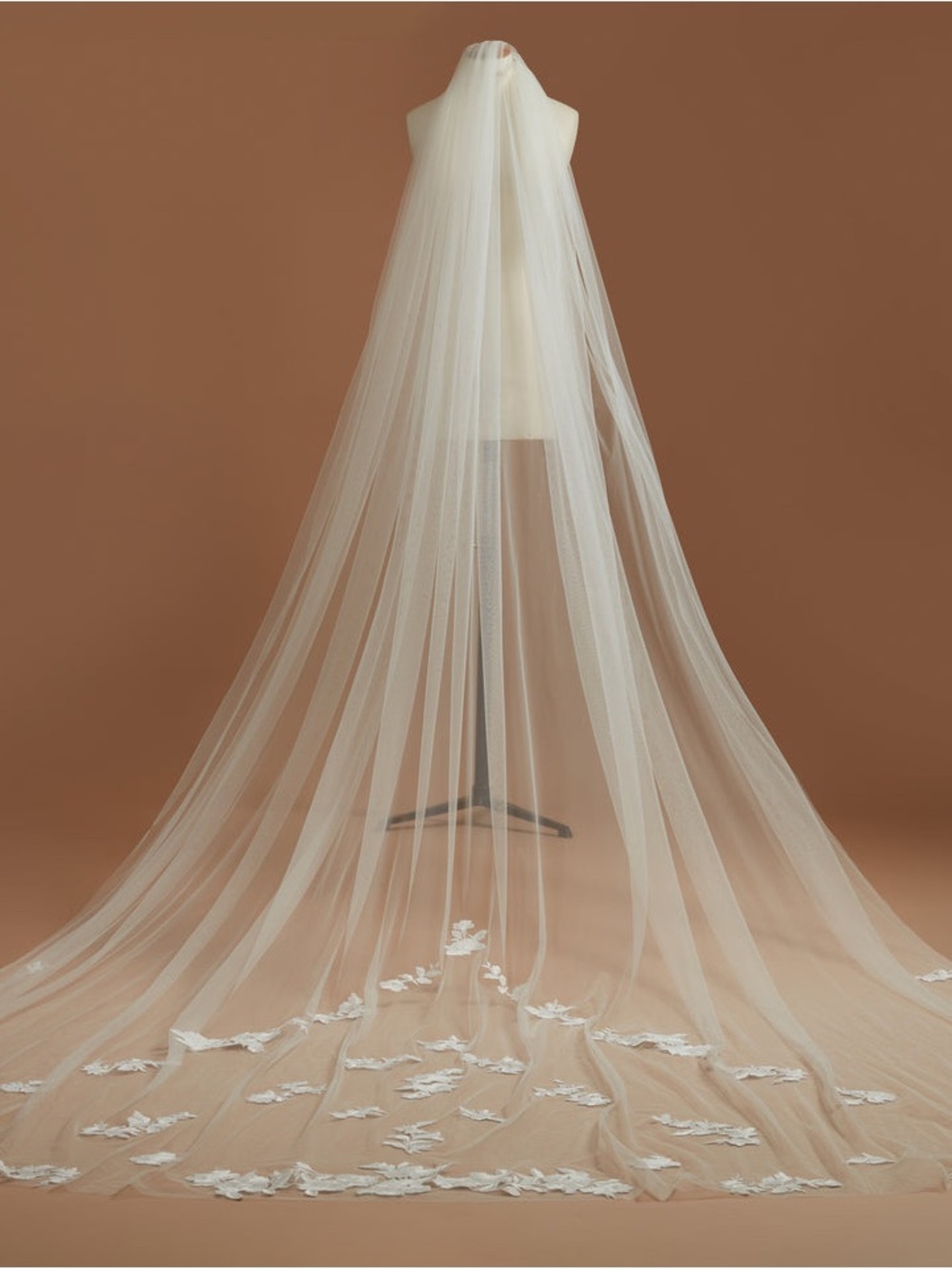Galia Lahav “Sandy” Veil - never worn